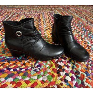 Earth Origins Mallory black leather bootie 8 NWOT